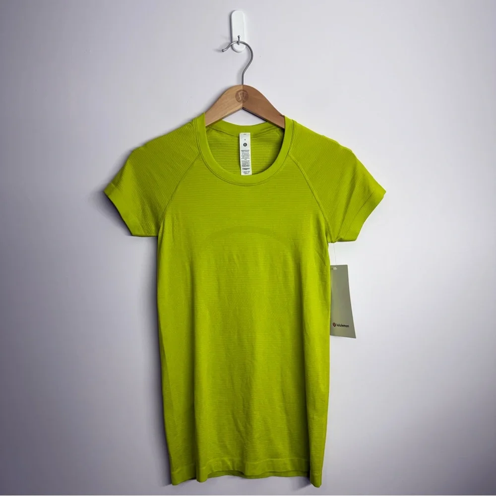 Lululemon Swiftly Tech Short-Sleeve Shirt 2.0 *Hip Length
Lichen Lime Size 4 NWT - Picture 1 of 5
